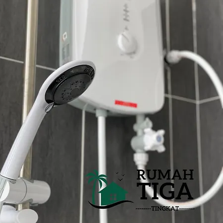 Rumah Tiga Tingkat Kuantan Exterior photo