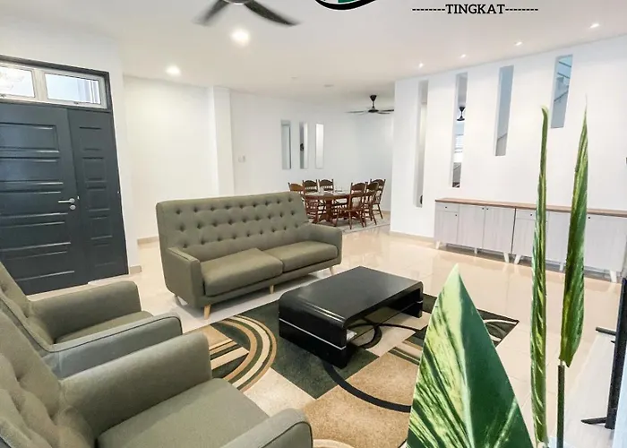 Rumah Tiga Tingkat