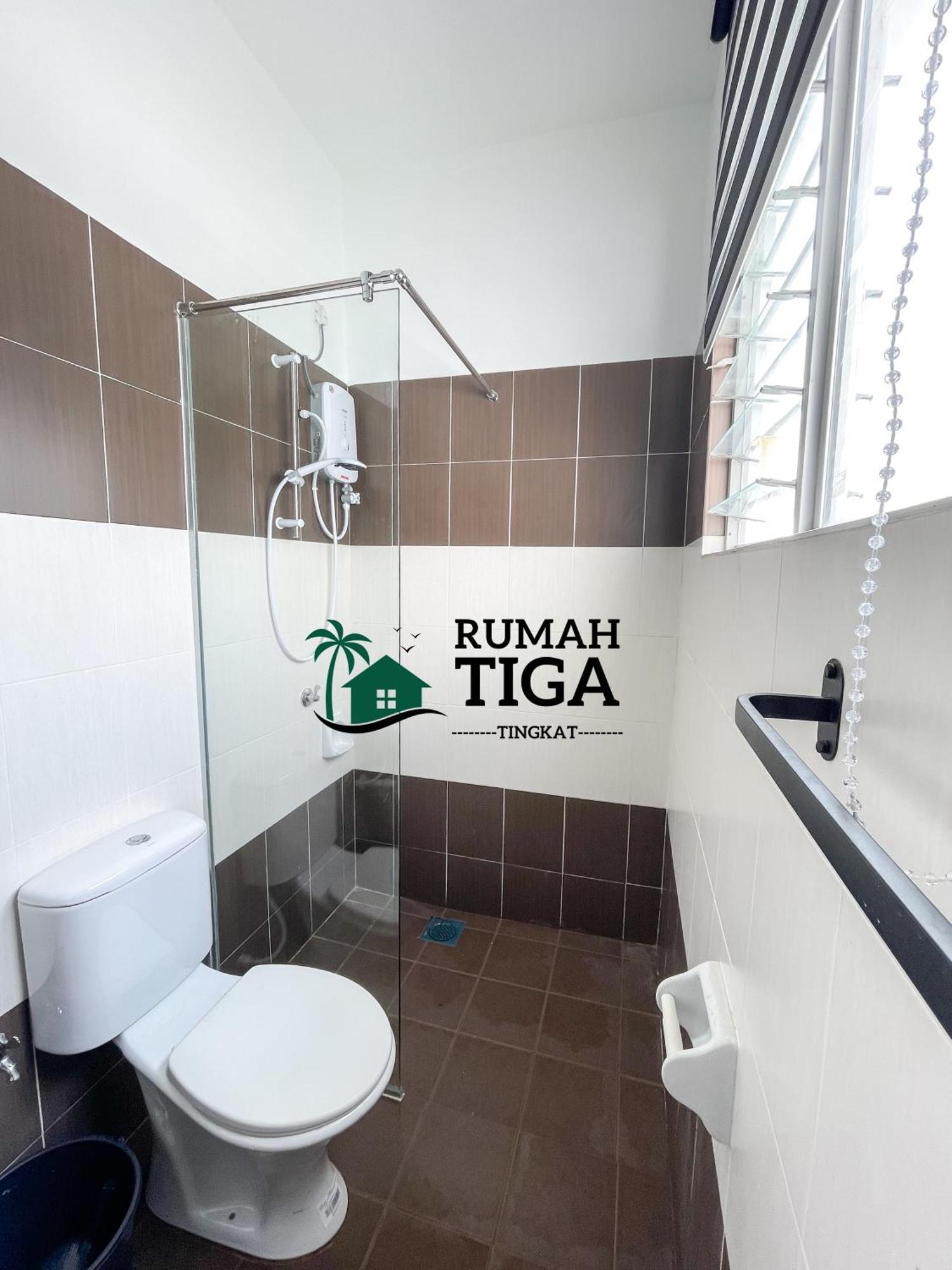 Rumah Tiga Tingkat * Kuantan